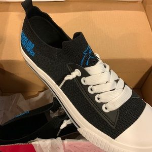 Carolina panthers team sneakers new in box ladies 6 = big kids 6 or mens 4
